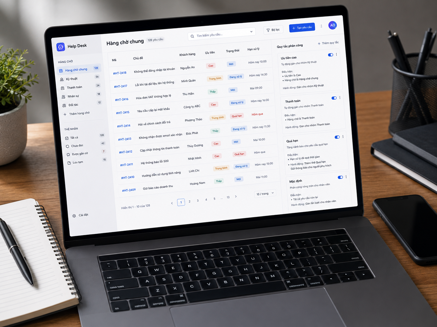 Màn hình cấu hình hệ thống help desk với hàng chờ và quy tắc phân công